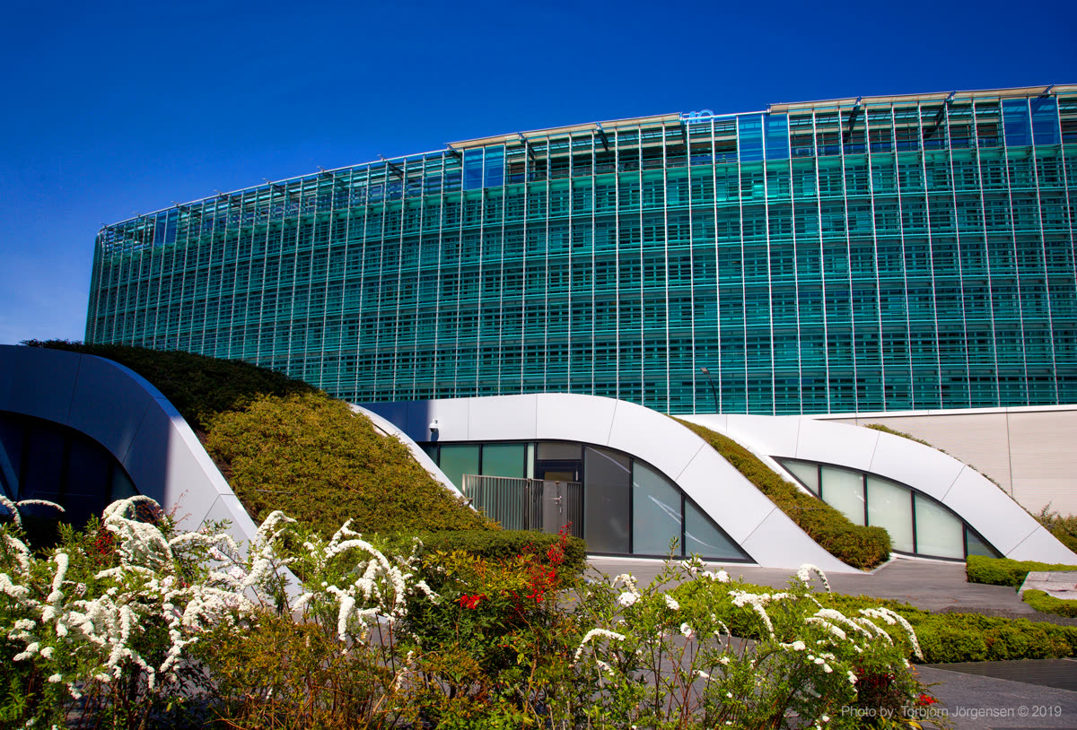 The distinctive glass façade and landscaped exterior of WMO headquarters in Geneva